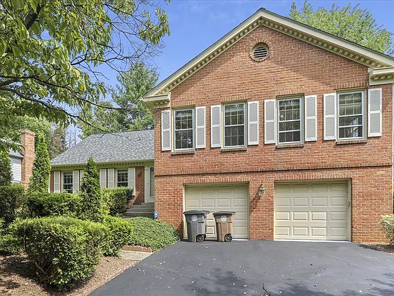 3rd image of 403 Green Pasture Dr