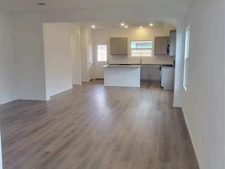 623 Waterway Ave — Photo 5