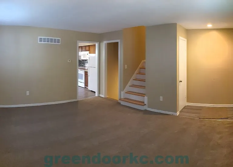 503 S Cardinal Dr — Photo 2