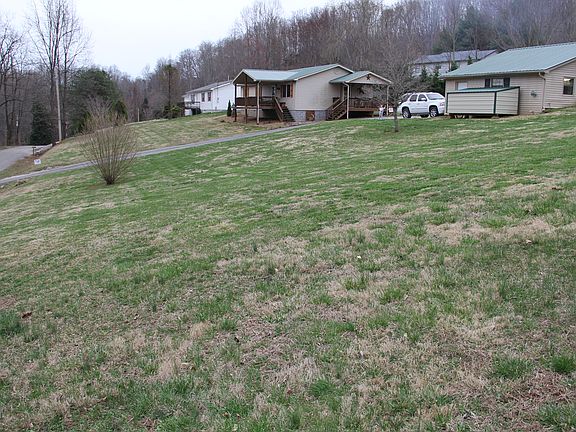 3rd image of 132 Owens Dr