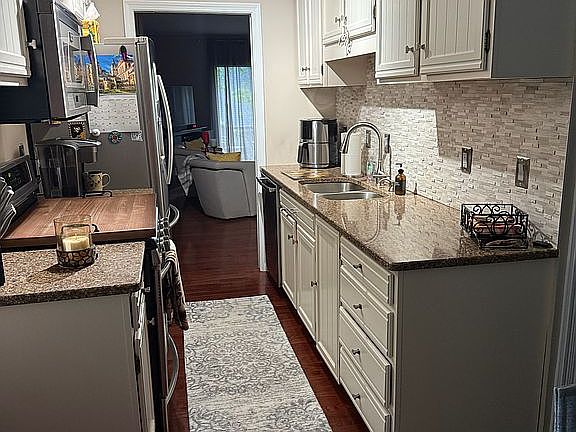 Kitchen 9 x 7 