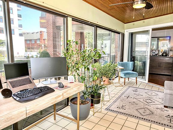 3rd image of 4540 Laclede Ave