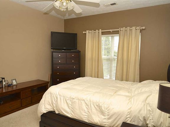 2nd image of 147 Saddlebrook Ln Unit 585