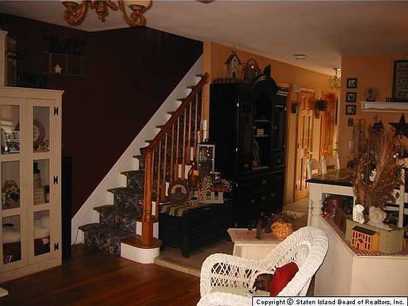 5th image of 89 Vincent Ave
