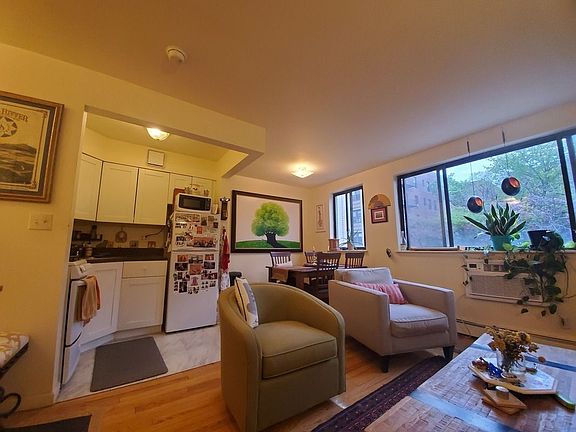 4th image of 71 Cooper St APT 3A