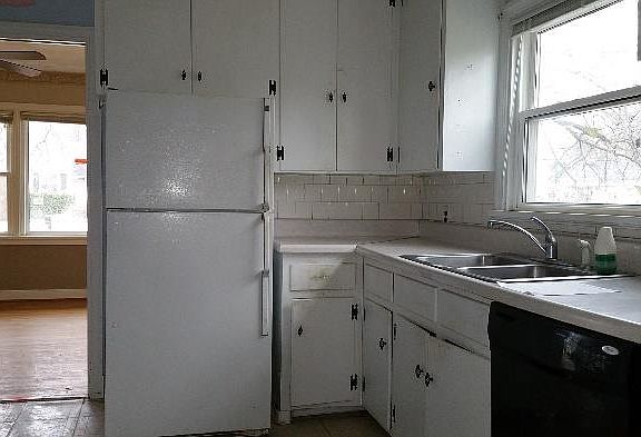 5th image of 4807 Arundel Ave