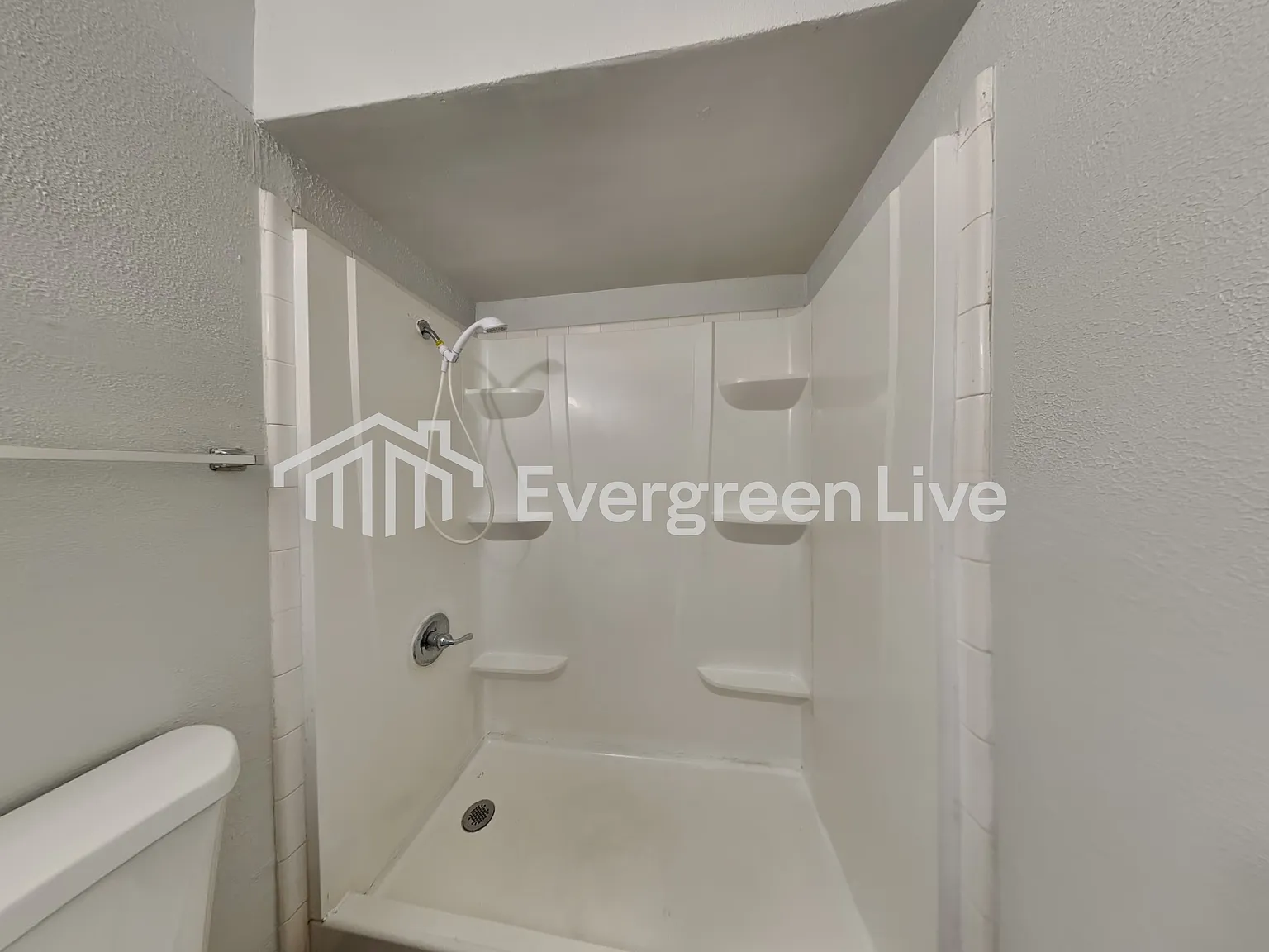 3 bed, 1.5 bath, 1338 sqft, $1,745 — Photo 4