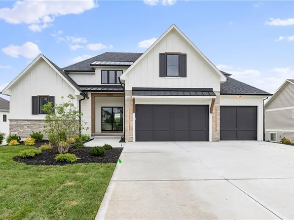 10675 W 142nd Ter, Overland Park, KS 66221