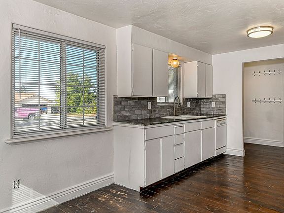 5th image of 3822 S Upland Ave
