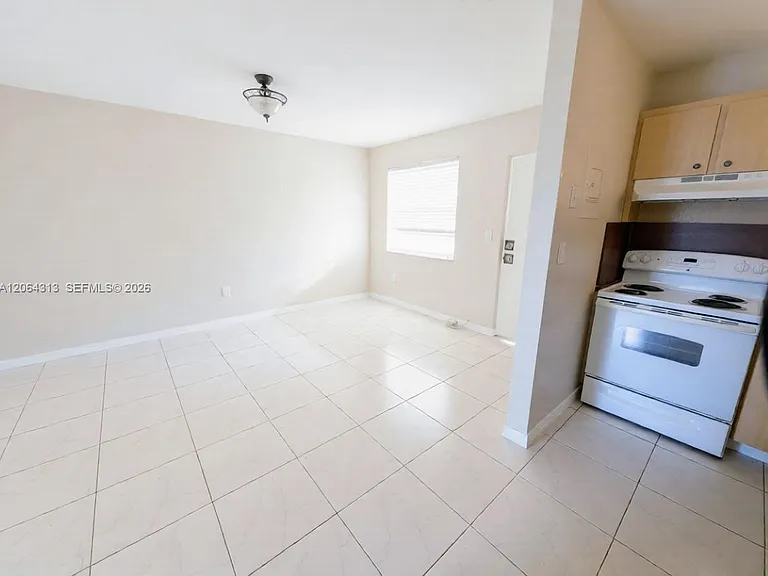 1525 NW 19th Ter #23 — Photo 3