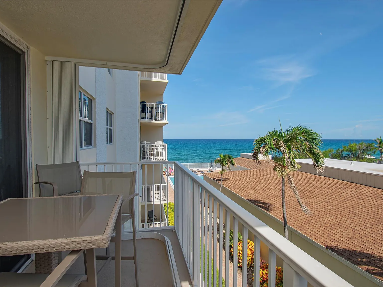 2 bed, 2.0 bath, 983 sqft, $2,700 — Photo 4