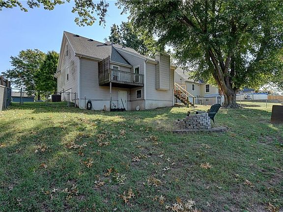 5th image of 2218 N Salem Dr