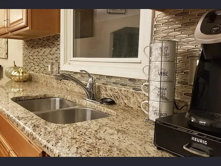 2936 Katherine St — Photo 5