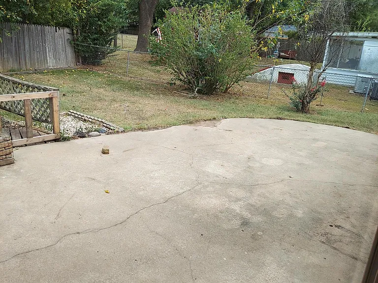231 E Fort Worth St — Photo 24