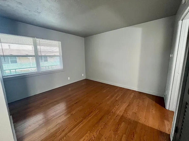 4822-4826 Sahler St — Photo 5
