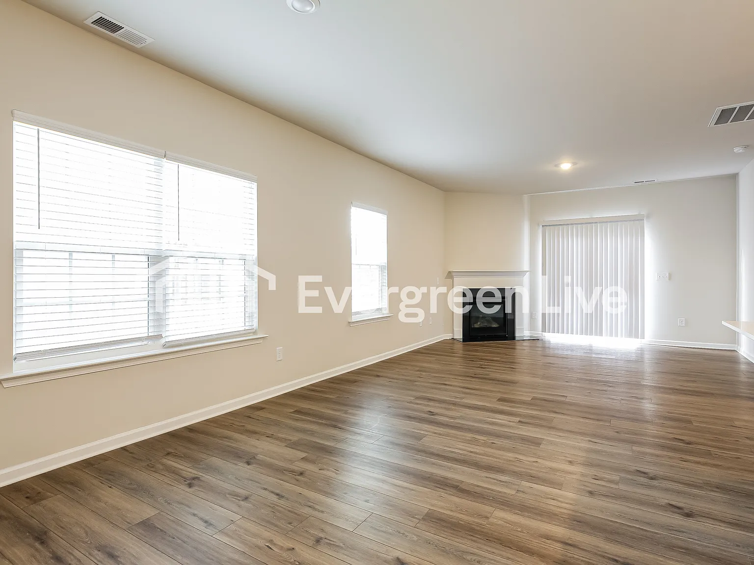 4 bed, 2.5 bath, 2169 sqft, $1,870 — Photo 4