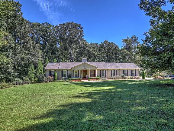 2nd image of 3158 Beechwood Dr SE