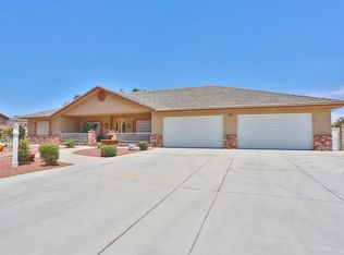 13585 Cronese Rd, Apple Valley, CA 92308
