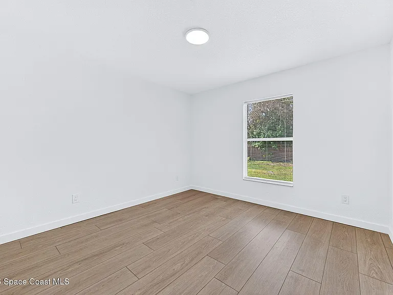 711 Avalon St SE — Photo 23