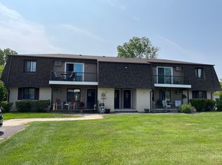 922 State St APT 5, Oconomowoc, WI 53066