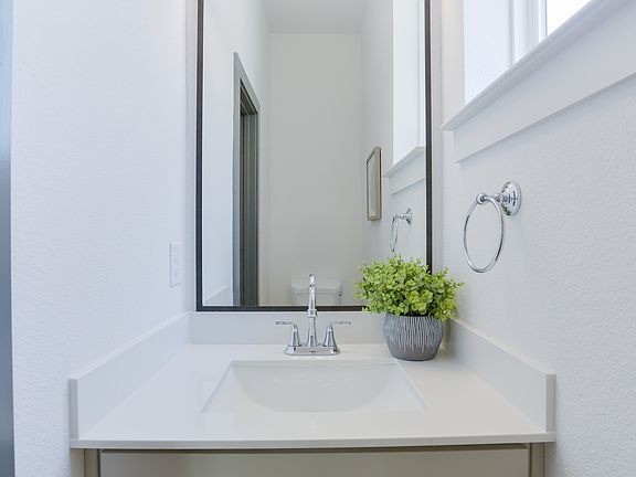 4th image of 2805 Weisenberger St #504