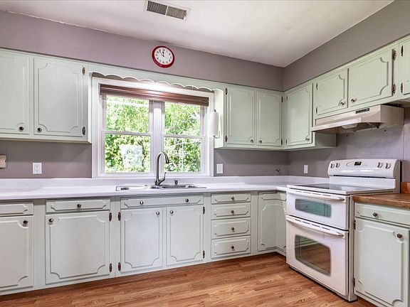 2nd image of 1125 N Burlington Ave