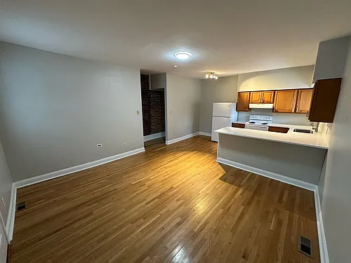 4250-52 Castleman Photo 1