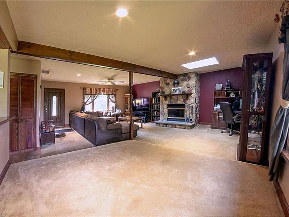 4th image of 1094 Grand Ave