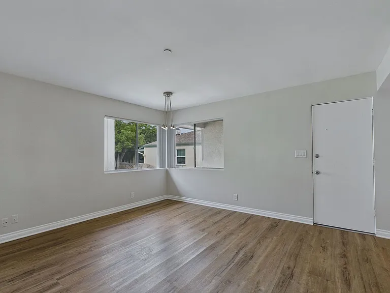 elm142 — Photo 14