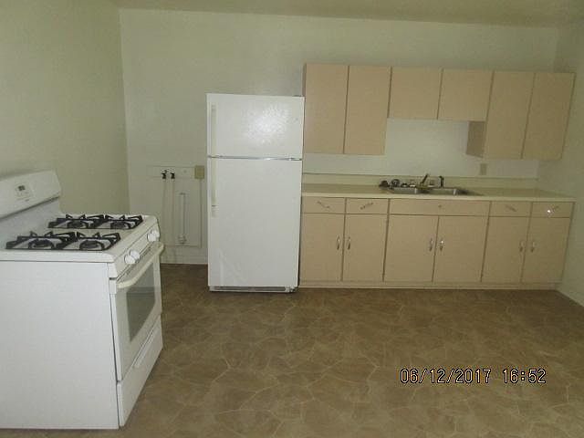2nd image of 513 W Oak St
