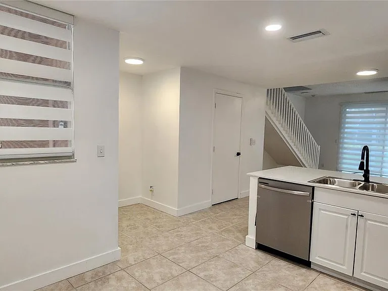 1599 Veracruz Ln — Photo 13