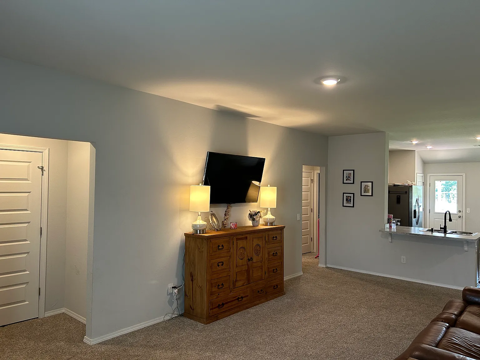 4 bed, 1640 sqft, $1,990 — Photo 2