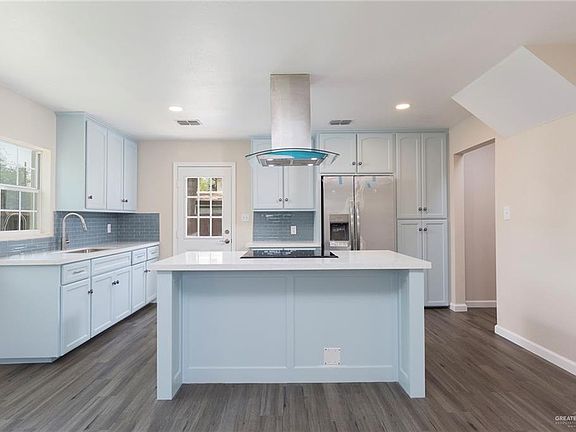 3rd image of 405 Cedar Ave