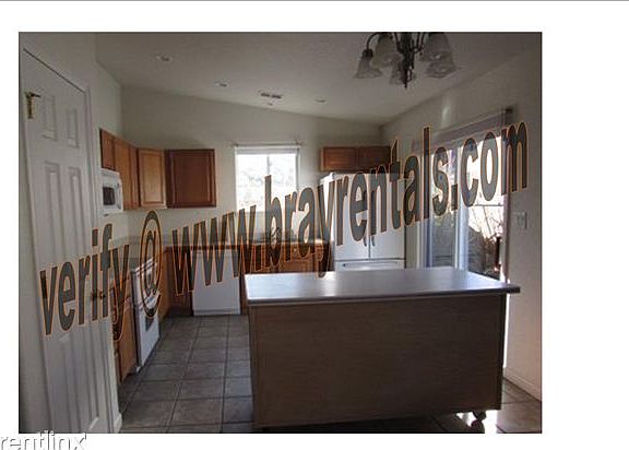 263 Arches Dr. kitchen