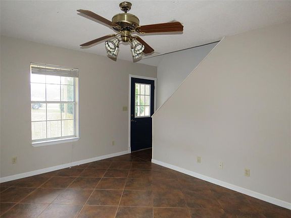 3rd image of 1212 Honeysuckle Dr