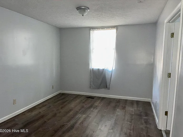 217 Robinson St #B — Photo 6