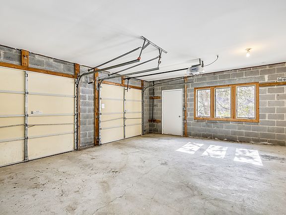 Lower Level-Garage-_MG_8116_02172022