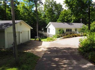 6272 Hoyt Rd, Harbor Springs, MI 49740