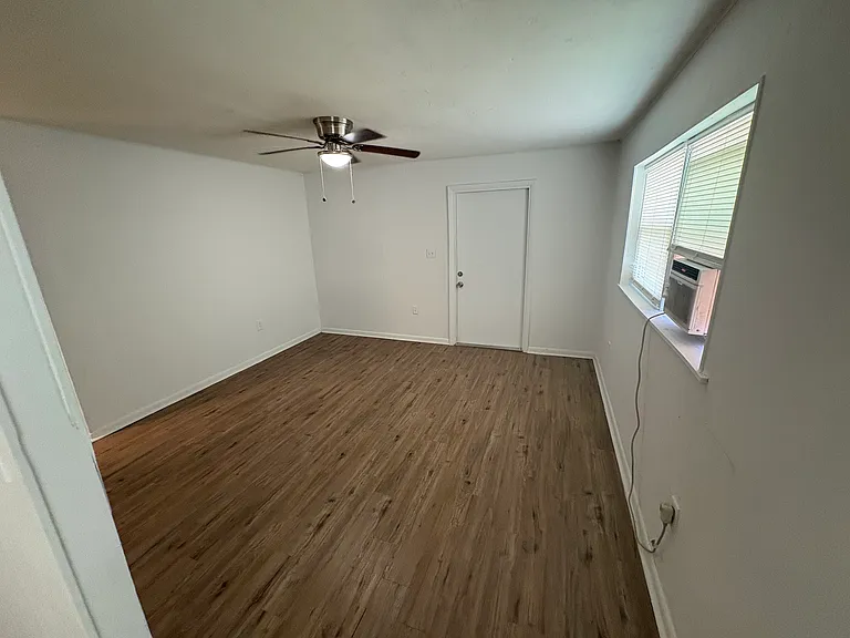 442 N Avenue F — Photo 3