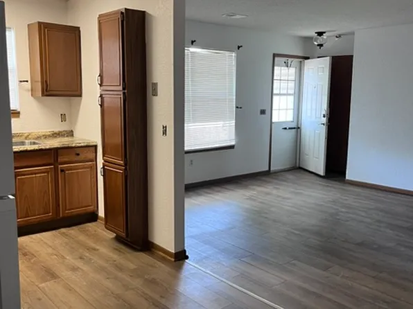 7844 Oakland Dr, Kansas City, KS 66112