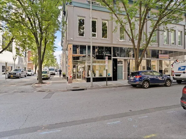 302 1st St SW, Roanoke, VA 24011