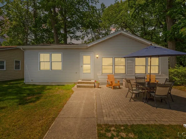 8400 Horton Beach Rd, Manitou Beach, MI 49253