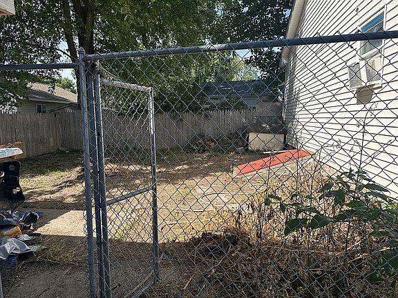 3rd image of 108 N 6th St