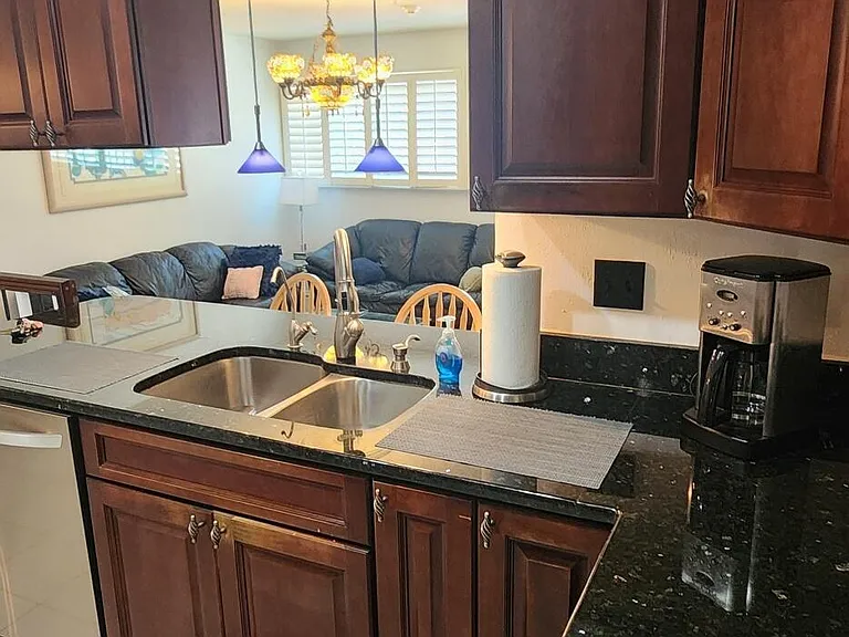 610 Palm Dr — Photo 16