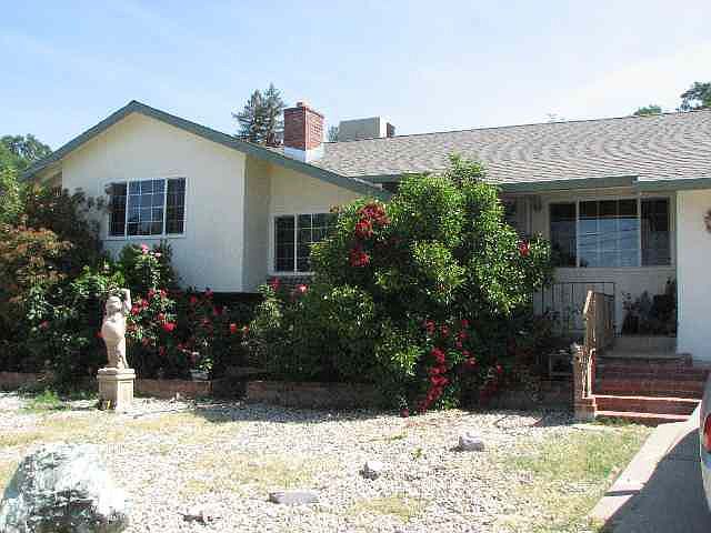 This rocked Yard is Easy 