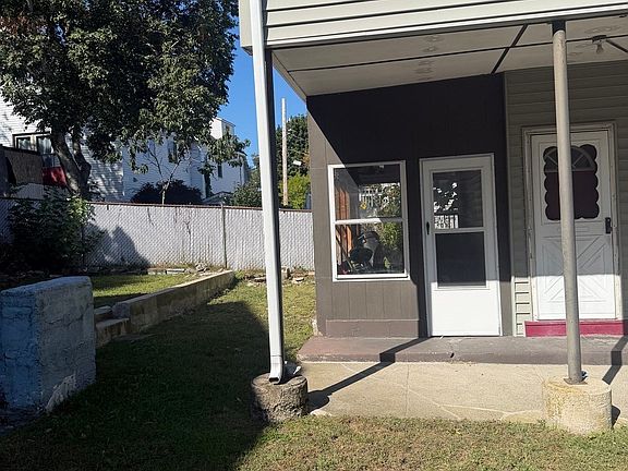 4th image of 49 Carroll St
