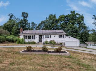 28 Heritage Hill Rd, Branford, CT 06405