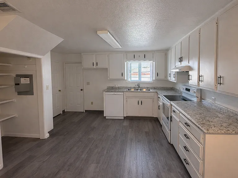 2631 Sierra St #G — Photo 1