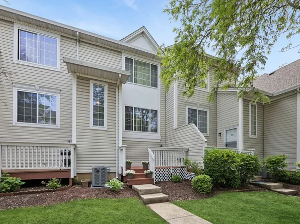 313 Candlelight Ct, Bolingbrook, IL 60440