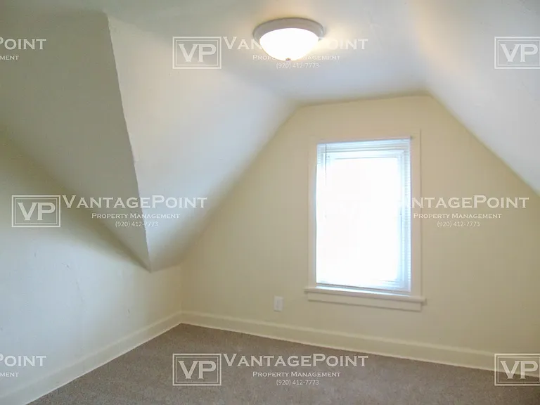1146 E Walnut St #C — Photo 9